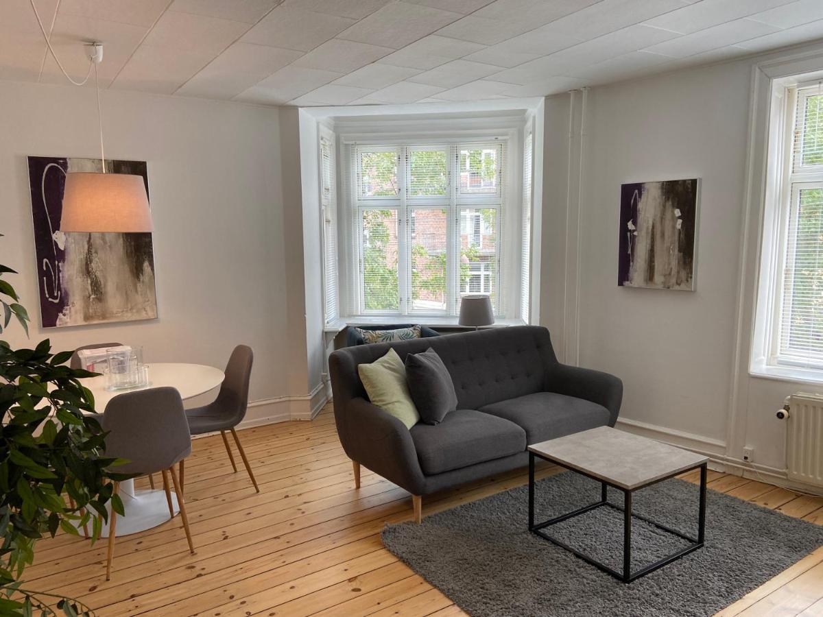 Bright 2-Bedroom Apartment In Elegant Osterbro København Eksteriør bilde