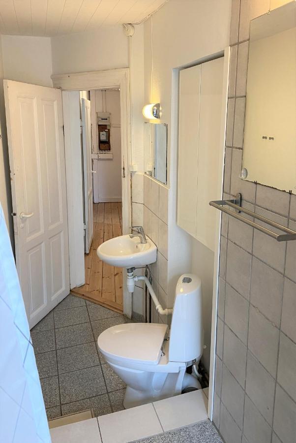 Bright 2-Bedroom Apartment In Elegant Osterbro København Eksteriør bilde